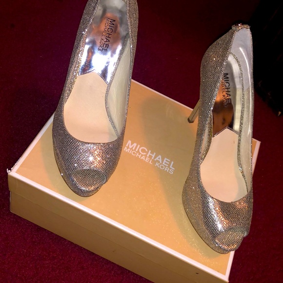 MICHAEL Michael Kors Shoes - Women’s Michael Kors York Silver Glitter Platform Open Toe Pumps 9M